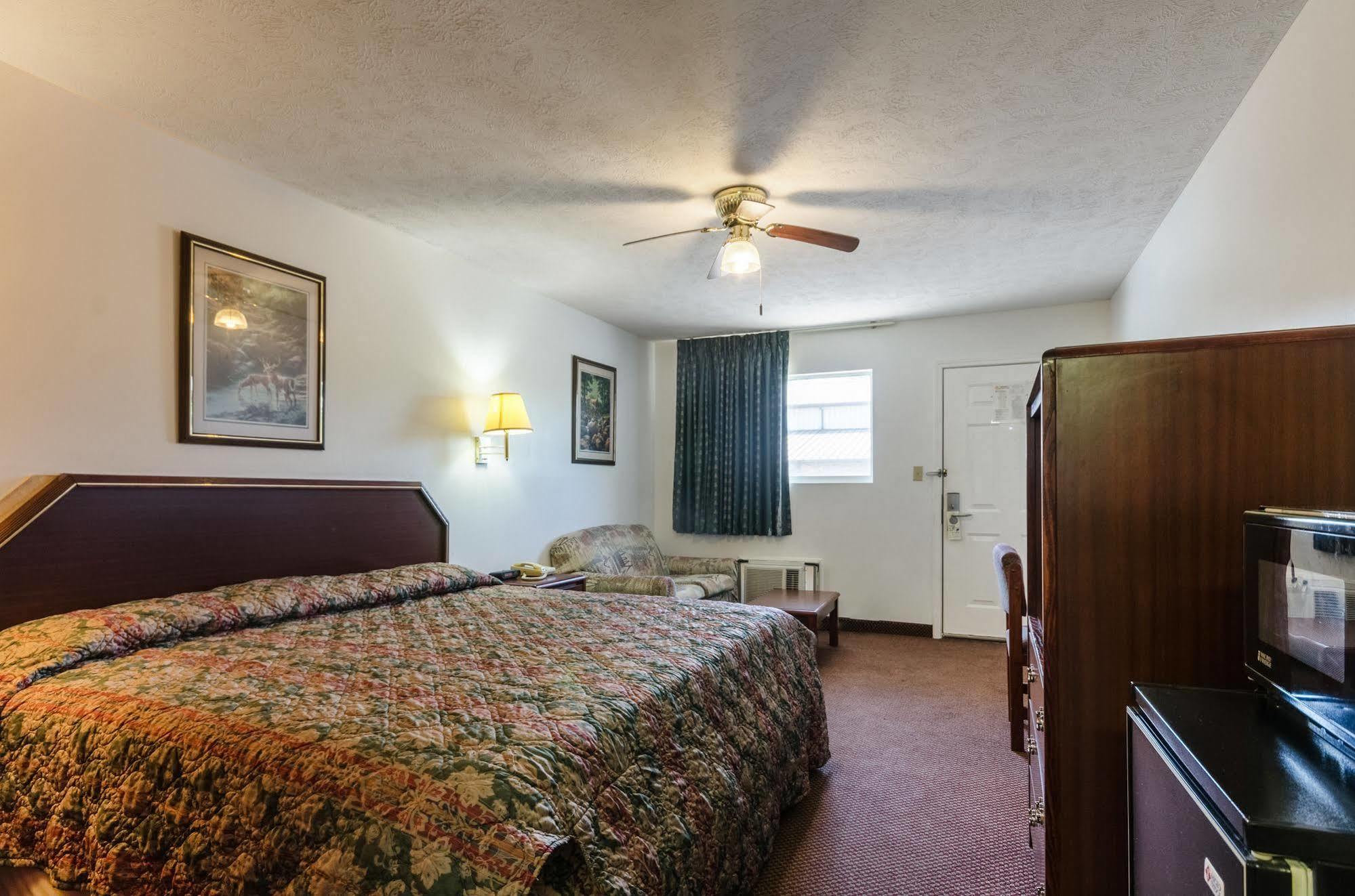 Deerfield Inn Parsons Eksteriør billede