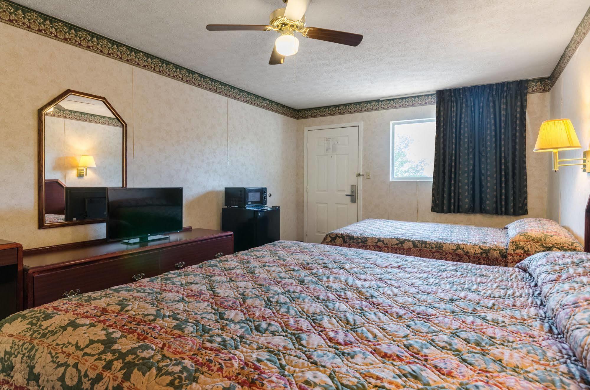 Deerfield Inn Parsons Eksteriør billede
